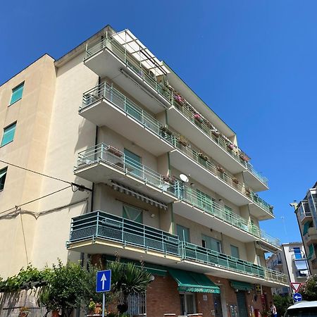 Appartamento Il Mare In Piazza Albisola Superiore Esterno foto