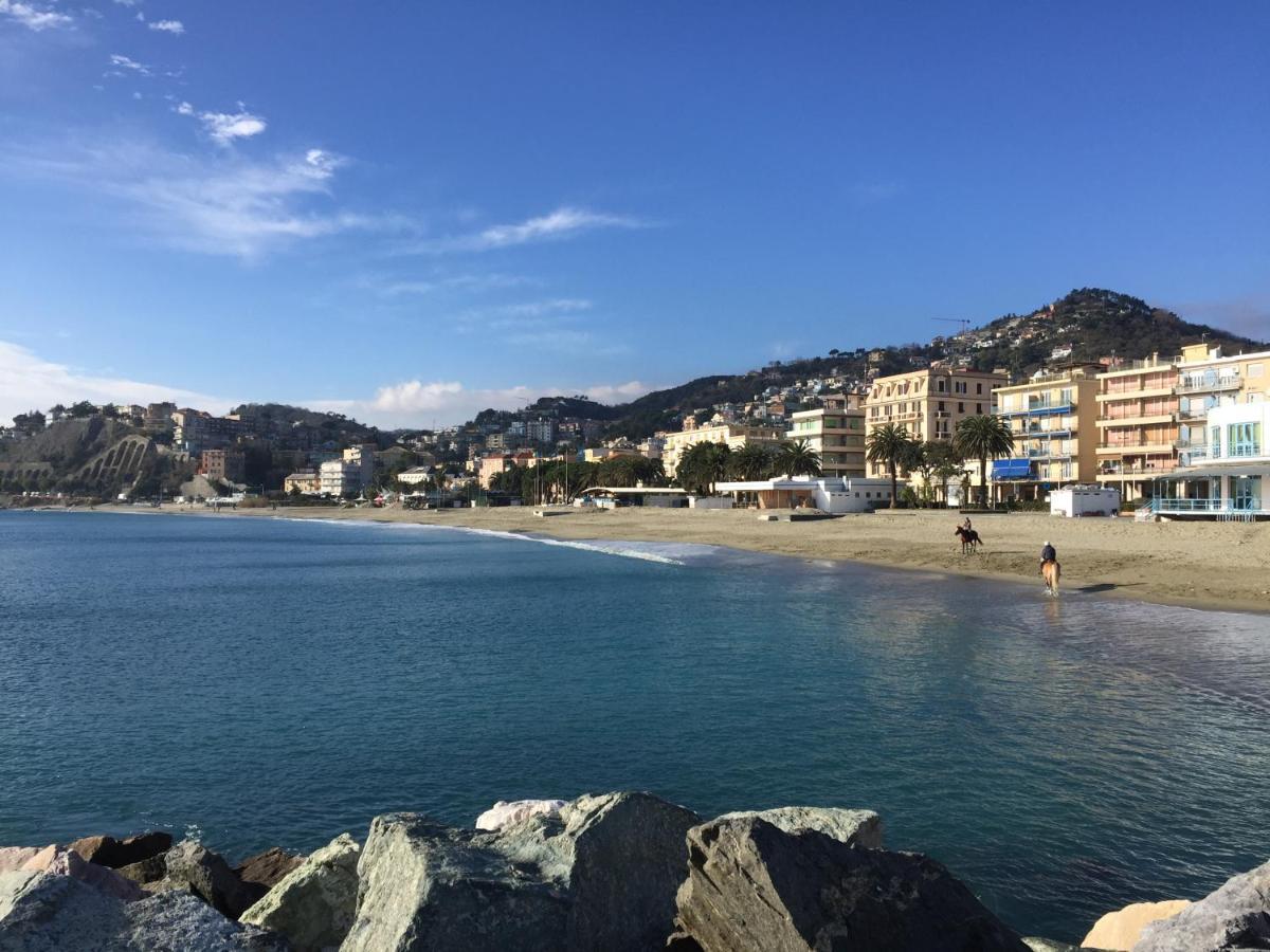 Appartamento Il Mare In Piazza Albisola Superiore Esterno foto